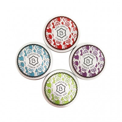 Latas decorativas redondas coloridas com padrões florais e texto Lisboa 1925