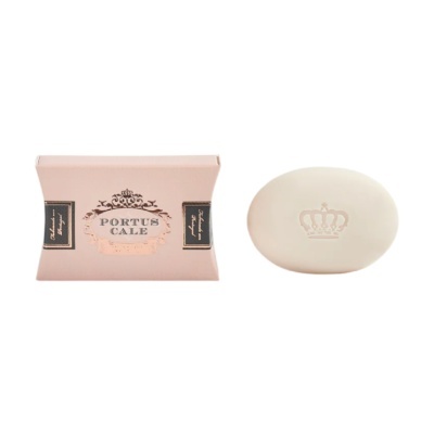 Sabonete oval creme com coroa e embalagem rosa claro Portus Cale