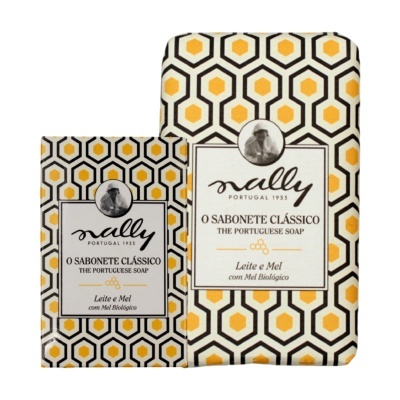 Dois sabonetes embalados com padrão hexagonal amarelo e preto e rótulos com texto em português.