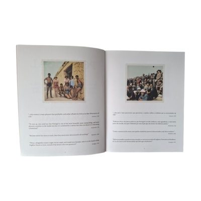 Livro aberto com fotografias antigas e textos em inglês e português