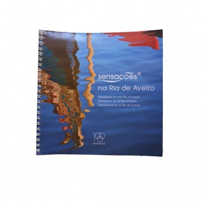 Caderno espiral com capa com foto de reflexos na água e texto 