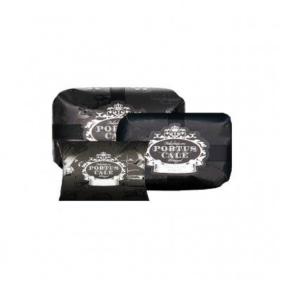 Produtos embalados em papel preto com etiquetas PORTUS CALE