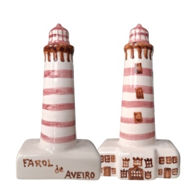 Mini faróis de cerâmica branca com riscas vermelhas e detalhes castanhos, um com texto FAROL de AVEIRO