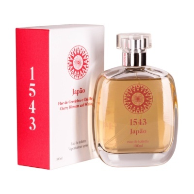 Frasco e embalagem de uma eau de toilette Japão 1543 com texto em português e inglês