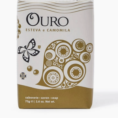 Embalagem de sabonete OURO Esteva e Camomila, design branco e dourado, 75g