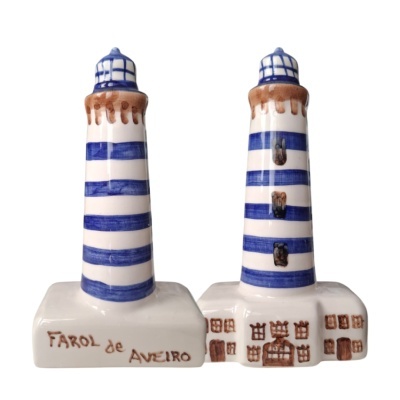 Miniaturas de faróis cerâmicos azuis e brancos com texto FAROL de AVEIRO