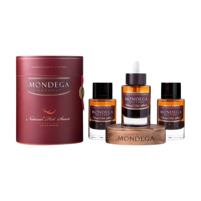 Conjunto de molhos picantes Mondega Gourmet em frascos de vidro com embalagem cilíndrica vinho e suporte de madeira