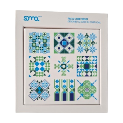Descanso de panela cerâmico com padrão de azulejos em azul e verde