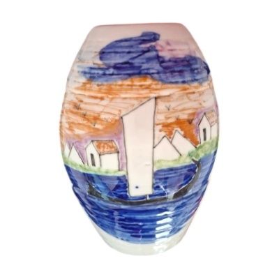 Vaso cerâmico pintado à mão com barco a vela e casas