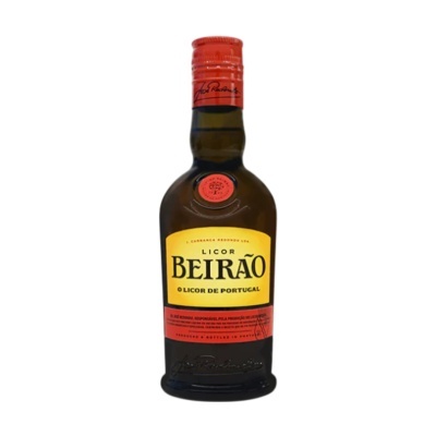 Garrafa de licor Beirão com rótulo amarelo e vermelho