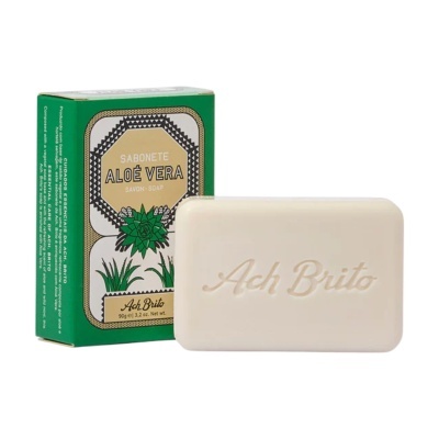 Sabonete sólido Ach Brito com embalagem verde e ilustrações de aloé vera.