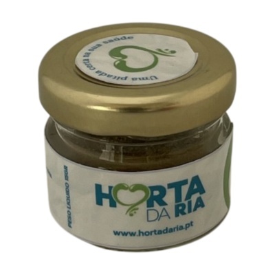 Frasco de vidro com tampa dourada e rótulo branco HORTA DA RIA.
