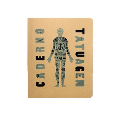 Caderno castanho claro com figura tatuada e texto CADERNO TATUAGEM