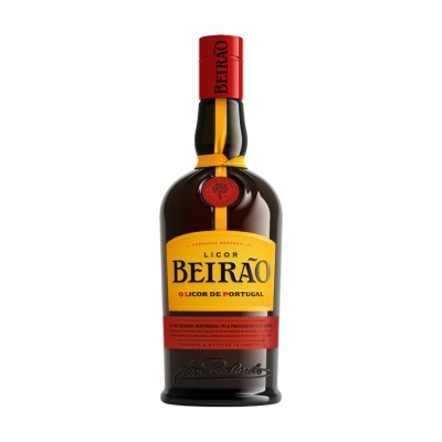 Garrafa de licor Beirão com rótulos amarelo e vermelho