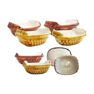 Conjunto de mini cestas cerâmicas em tons castanho e amarelo
