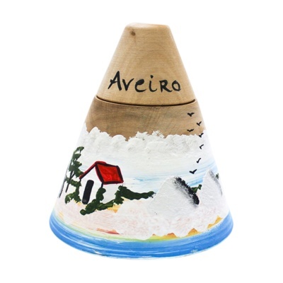 Pote cónico de madeira pintado à mão com a palavra Aveiro e desenho de paisagem.
