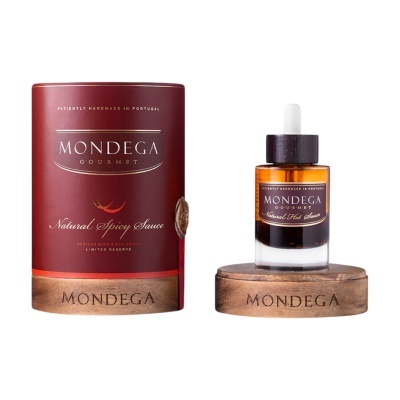 Embalagem e frasco de molho picante MONDEGA GOURMET com suporte de madeira