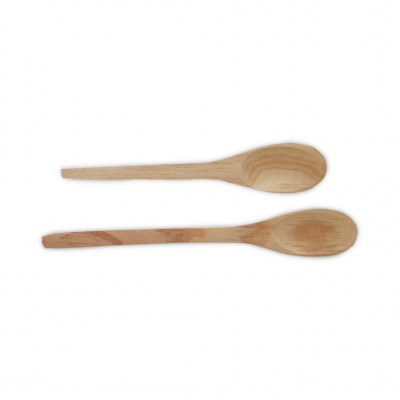Duas colheres de pau em madeira clara lado a lado