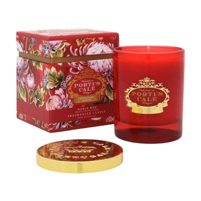 Vela perfumada Portus Cale em vidro vermelho com embalagem floral