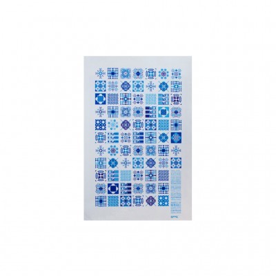 Pano de cozinha branco com quadrados azuis e padrões geométricos