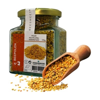 Frasco de vidro com pólen multifloral desidratado e colher de madeira com pólen