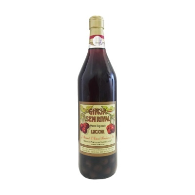 Garrafa de licor Ginja Sem Rival com rótulo amarelo e cerejas