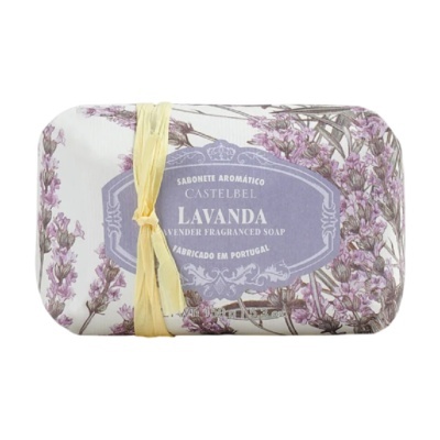 Sabonete aromático Castelbel Lavanda com embalagem floral e etiqueta roxa