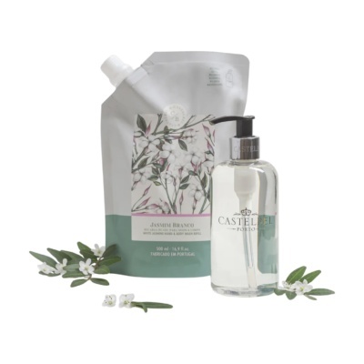 Embalagens de gel para mãos e corpo Jasmim Branco da Castelbel Porto com flores e folhas verdes ao lado.