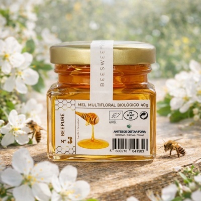 Frasco de mel multifloral biológico com rótulo branco e tampa dourada