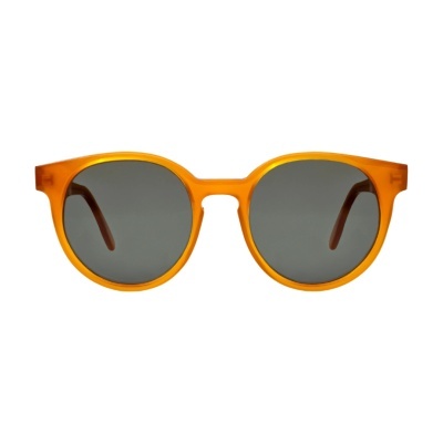 Óculos de sol com armação laranja e lentes escuras