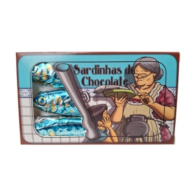 Embalagem azul com sardinhas de chocolate e ilustração de mulher e criança