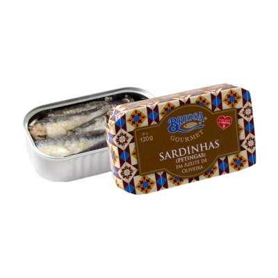 Lata de sardinhas em azeite de oliveira da marca Briosa com embalagem colorida e aberta mostrando o conteúdo