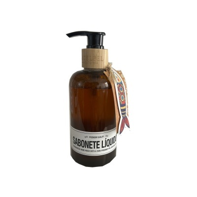Frasco de sabonete líquido âmbar com válvula preta e etiqueta branca