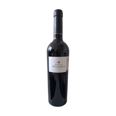 Garrafa de vinho tinto Quinta de VentozeLo com rótulo branco e tampa preta