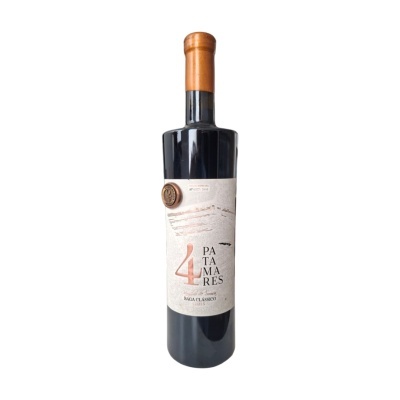 Garrafa de vinho tinto com rótulo branco 4 Patamares Baga Clássico 2015