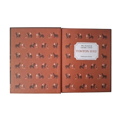 Livro aberto cor terracota com desenhos de crianças e cavalos e texto TONTON LULU