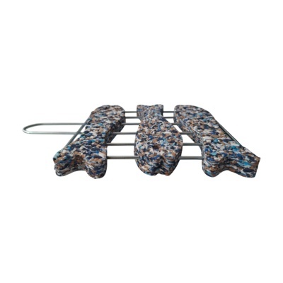 Suporte com peixes decorativos em padrão multicolorido e textura rugosa