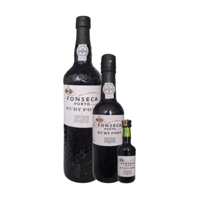 Três garrafas de vinho do Porto Fonseca Ruby Port de tamanhos diferentes