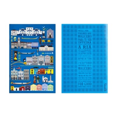 Dois panos de cozinha azuis com ilustrações e texto em azul escuro.