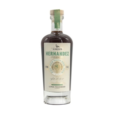 Garrafa de vermute Hernandez com rótulo creme e verde