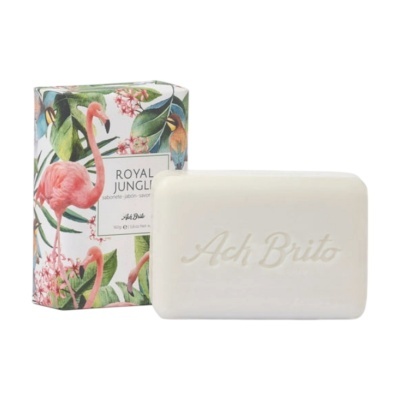 Sabonete branco Ach Brito com embalagem floral e flamingos Royal Jungle