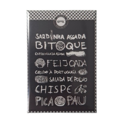 Cartaz decorativo com texto em escrita manual e padrão xadrez