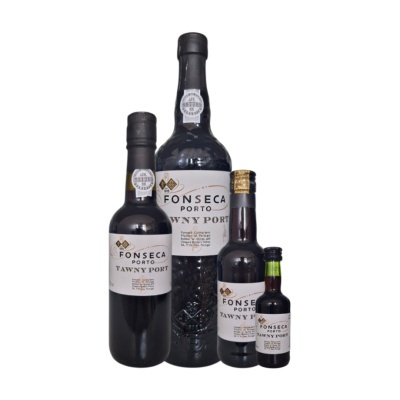 Quatro garrafas de vidro de vinho do Porto Fonseca Tawny Port