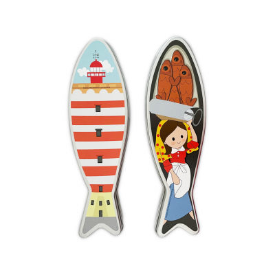 Duas latas em forma de peixe com desenhos coloridos