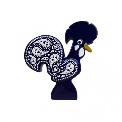 Galo decorativo azul escuro com detalhes em branco e amarelo