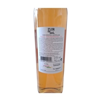 Garrafa de vinho rosé Flor de Sal com rótulo branco e texto legível