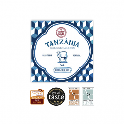 Embalagem azul e branca de chocolate TANZÂNIA com ilustração de ovelha e texto de cacau 60%