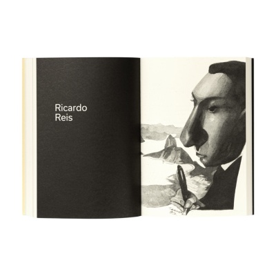 Página aberta de livro com texto Ricardo Reis e ilustração a preto e branco de rosto masculino de perfil
