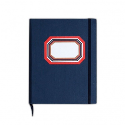 Caderno azul escuro com etiqueta colorida e elástico preto