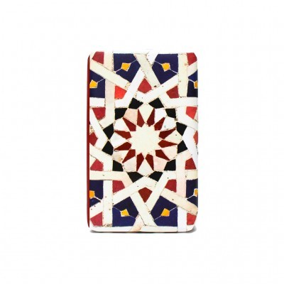 Carteira com padrão geométrico colorido estilo mosaico